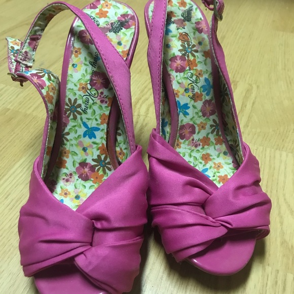 Heels - Picture 3 of 3